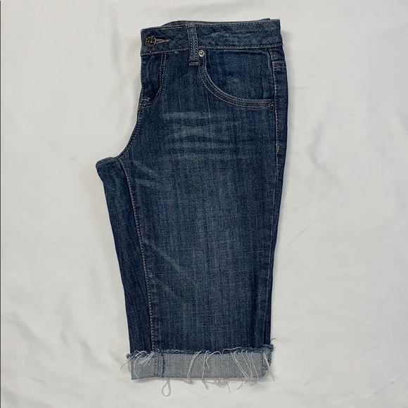 Cropped Blue Jeans - Picture 3 of 12